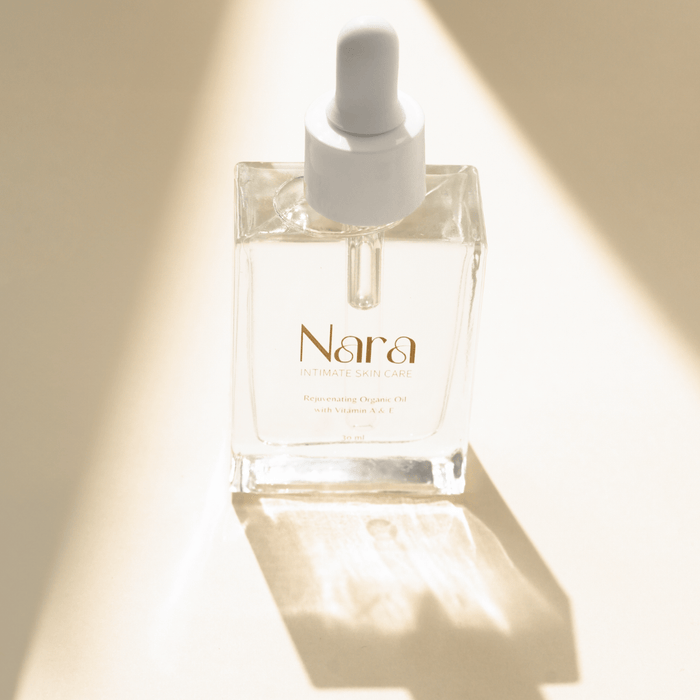 Experience the gentle care and nourishment your intimate skin deserves with Nara Intimate Oil. Crafted from organic, plant-based ingredients, this lightweight, non-greasy oil is designed to hydrate, soothe, and brighten delicate areas.